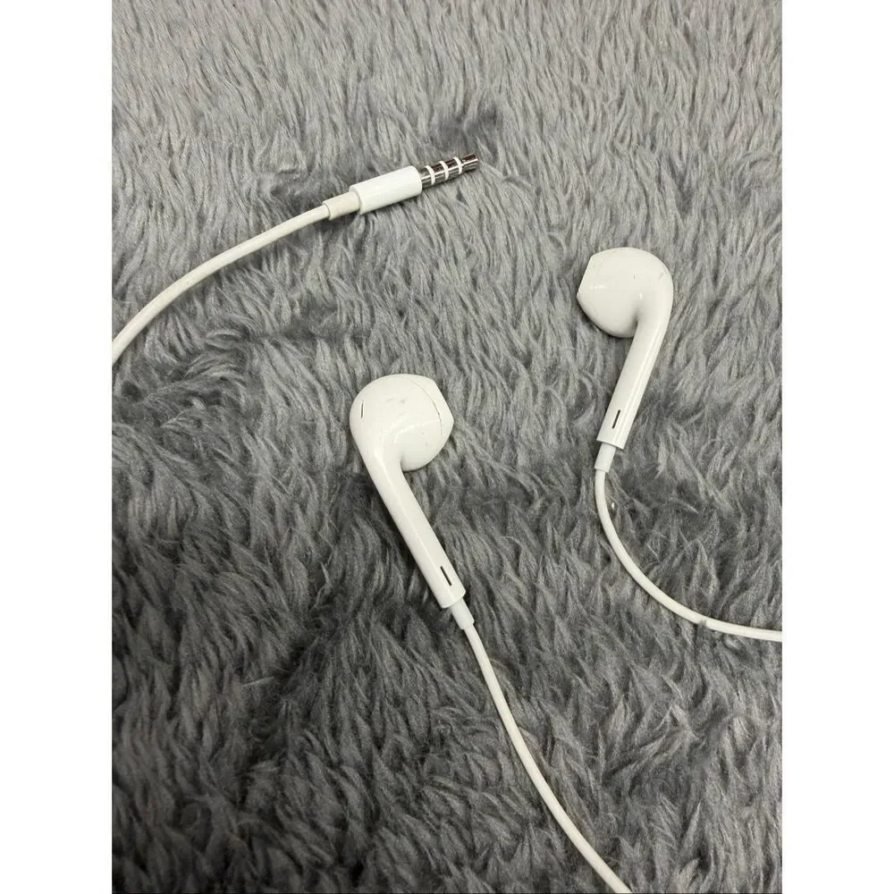Apple Wired Ear Buds with headphone jack!